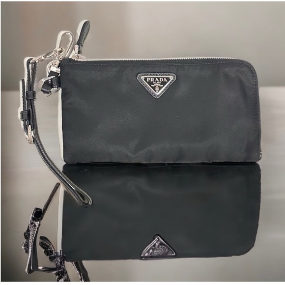 PRADA Tessuto Nylon Pouch Prada Logo Wristlet Clutch
Wallet Bag 1NH545 Black NEW - Picture 3 of 12